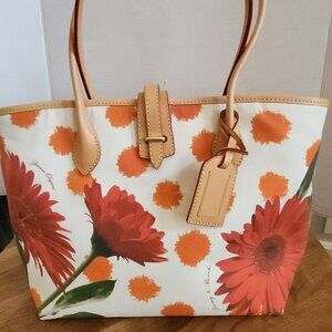 DOONEY AND BOURKE CINDY TOTE IN ORANGE/RED FLORAL PRINT - NWOT